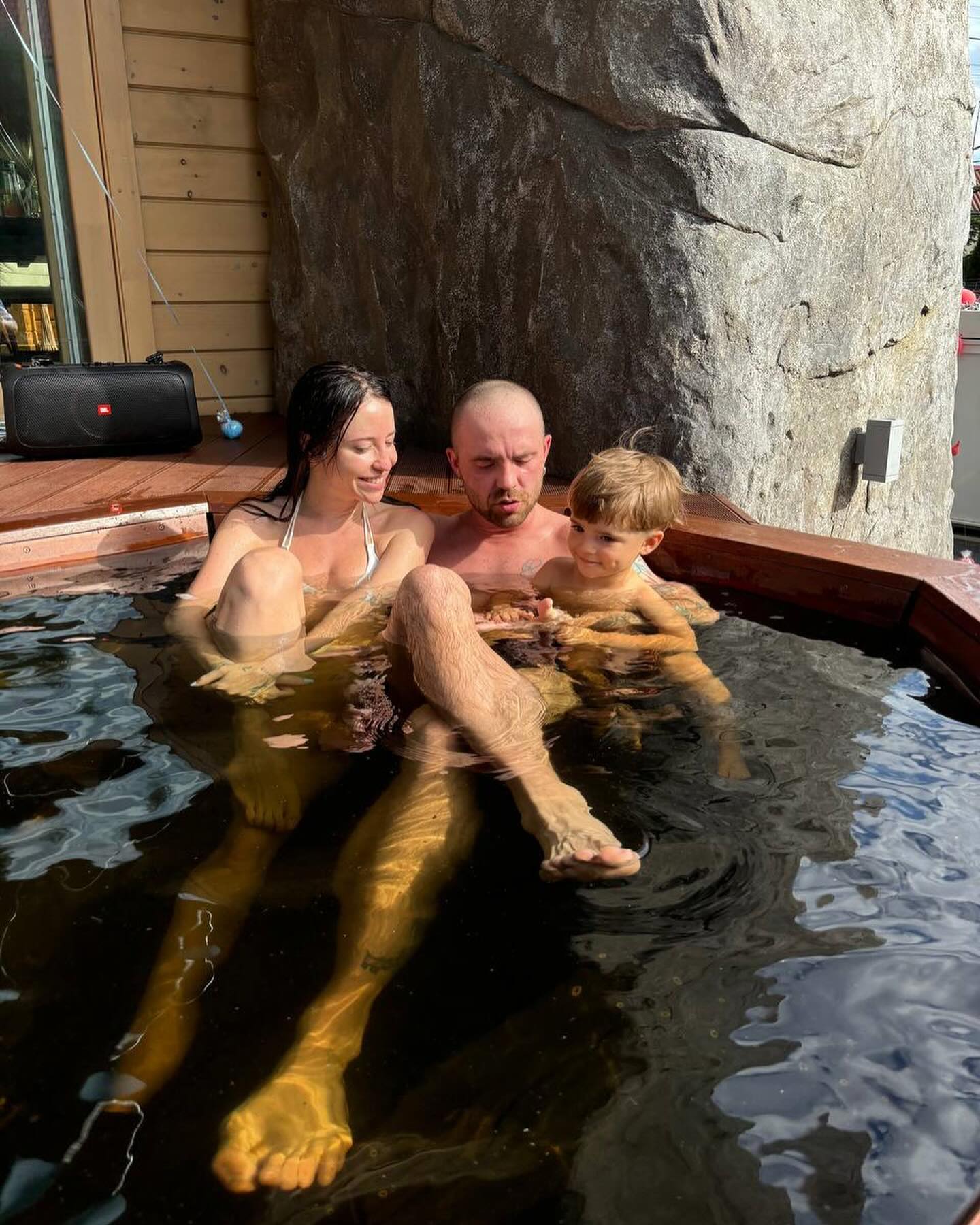 Чоловік Дорофєєвої привітав сина з днем народження та показав сімейні фото: співачка відреагувала